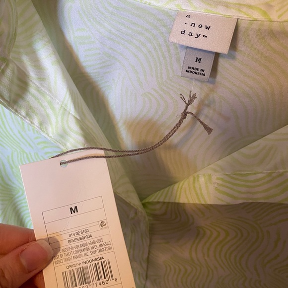 A New Day Green Pattern Blouse - Picture 3 of 6